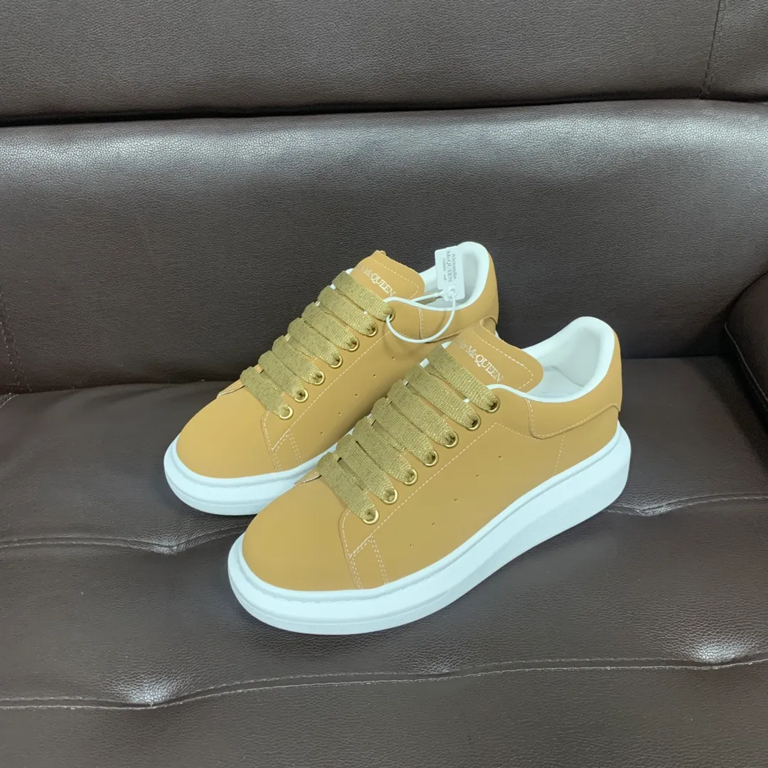 👟👟Ex-factory price 560👟👟 Professional McQueen factory. Top version. Couple style Alexander McQUEEN high version has been upgraded to the highest quality again✅ 💪McQueen Spring, Summer, Autumn and Winter top version Purchasing level✅ Recruiting national online and offline agents to join🤝 🏆Fabric: Original materials imported from Italy. Texture, water-resistant and non-discoloring 🏆Inner lining: ️A-grade Italian imported lining resistant to dirt, sweat-absorbent, breathable and comfortable 🏆Foot pads: top-grade imported Italian super-soft cowhide leather 🏆Outsole: PU+counter 1:1 🏆Shoe box: original white box. Plus white flip cover for double-layer protection. Cloth bag. Handbag. Certificate of 1:1 mold opening, 4-piece set. Delivered with a pair of shoelaces. 🖕🏿🖕🏿🖕🏿 You can choose any pair of shoelaces in any color of our factory 🏆Code number: women's 34-41. men's 38-46 🏆Special remarks (women's code 34.40.41, men's code 38.45.46 is customized, no returns or exchanges) Win-win cooperation 🤝